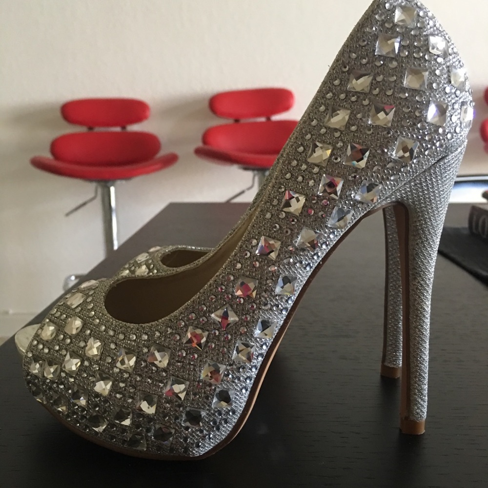 Vince Camuto Silver Candice Pumps